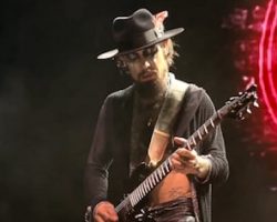 DAVE NAVARRO On JANE'S ADDICTION's Future: 'There's No Chance For The Band To Ever Play Together Again'