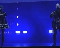 Watch: EVANESCENCE Singer AMY LEE And HALSEY Perform 'Hand That Feeds' Live For First Time