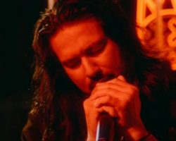 POP EVIL Announces 'Unleaded' Acoustic EP, Shares Cover Of SIMPLE MINDS' 'Don't You (Forget About Me)'