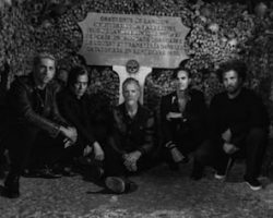 QUEENS OF THE STONE AGE: 'Alive In The Catacombs' Global Theatrical Screenings Announced