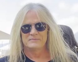 SEBASTIAN BACH Says He Has 'Never Listened' To Any SKID ROW Recordings With Other Singers: 'Why Would I Listen To That?'