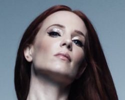 SIMONE SIMONS: EPICA Became 'A Little Bit More Mature' And 'A Little Bit More Modern' On 'Aspiral' Album