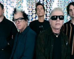THE OFFSPRING Partners With 'Punk Rock & Paintbrushes' To Present Art And Photo Exhibits During 'Supercharged' Tour