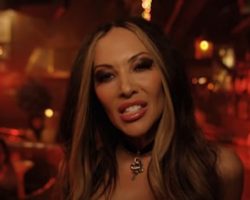 Ex-BUTCHER BABIES Singer CARLA HARVEY Shares Video For New THE VIOLENT HOUR Single 'Hell Or Hollywood'