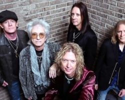 AEROSMITH Bassist TOM HAMILTON's New Band CLOSE ENEMIES Guests On 'The David Ellefson Show'