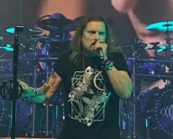 Watch: DREAM THEATER Performs 'The Enemy Inside' With MIKE PORTNOY For First Time