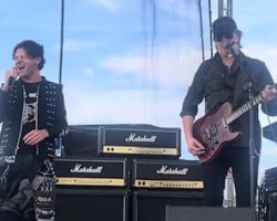 Watch: FIREHOUSE Performs New Single 'Mighty Fine Lady' At Minnesota's BENAFEST
