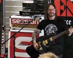 Watch: EXODUS/SLAYER Guitarist GARY HOLT Holds Clinic In Frankfurt, Germany