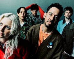 LINKIN PARK's DAVE 'PHOENIX' FARRELL: 'In The History Of The Band, The Most Tragic Thing For Sure Was Losing CHESTER BENNINGTON'