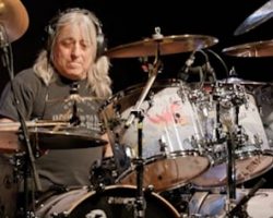 MIKKEY DEE On Playing With SCORPIONS: 'I Have To Be The Rock Back There'