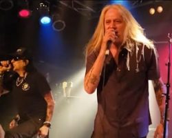 SEBASTIAN BACH Joins FASTER PUSSYCAT On Stage In Las Vegas To Sing 'Bathroom Wall' (Video)