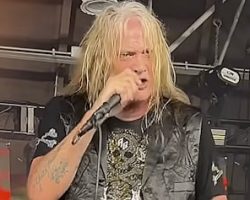 SEBASTIAN BACH Admits 'Certain Notes' On SKID ROW's Debut Album Are 'Very Challenging' To Sing Live