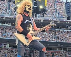 Watch: LIMP BIZKIT's WES BORLAND Dresses Up As Skull-Faced Version Of 1980s JAMES HETFIELD While Opening For METALLICA