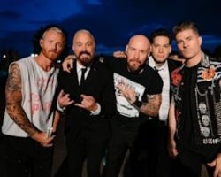 GOLDFINGER Releases 'Freaking Out A Bit' Feat. BLINK-182's MARK HOPPUS