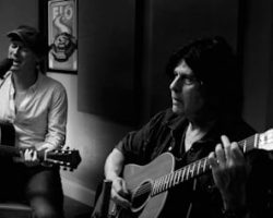 STONE TEMPLE PILOTS' DEAN DELEO Releases 'Live Acoustic' Video For 'Paper Over The Cracks' From ONE MORE SATELLITE Project