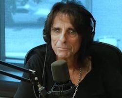 ALICE COOPER On OZZY OSBOURNE's Death: 'I Think That' His Family 'Saw It Coming And Prepared For It'