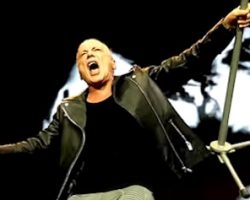 BRUCE DICKINSON Explains Why GHOST-Style 'Phone Ban' Would Be 'Very Difficult' To Enforce At IRON MAIDEN Concerts