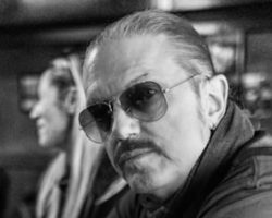 GUNS N' ROSES Keyboardist DIZZY REED Shares 'Earn It 2 Burn It' Single From Upcoming Solo Album 'Rock 'N' Roll Chose Me'