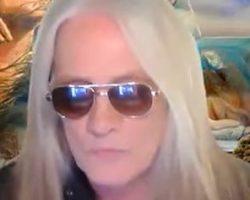 SEBASTIAN BACH On SKID ROW: 'If We Came Together Again, We Would Definitely Make Some Good Music'