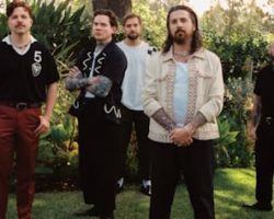 THE DEVIL WEARS PRADA Announces 'Flowers' Album