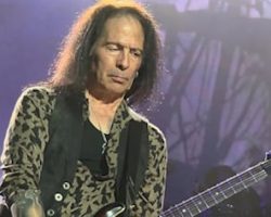 AL PITRELLI Says He Was Once Looked At As Possible Replacement For JAKE E. LEE In OZZY OSBOURNE's Band