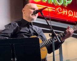 Watch: THE SMASHING PUMPKINS' BILLY CORGAN Hosts 'Machina' Weekend Commemorating 25th Anniversary