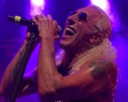 DEE SNIDER Says 'Irreconcilable Differences' Are Reason For MARK MENDOZA's Absence From TWISTED SISTER Reunion