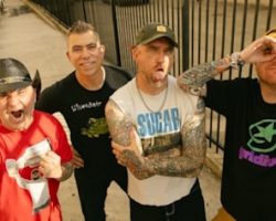 NEW FOUND GLORY Announces 'Listen Up!' Album, Shares 'Laugh It Off' Single