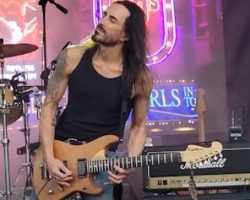 NUNO BETTENCOURT On OZZY OSBOURNE: 'He Was A Godfather To Us'