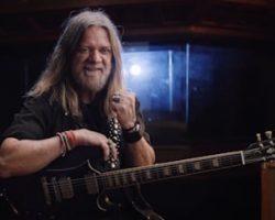 PEPPER KEENAN Teaches You How To Play CORROSION OF CONFORMITY And DOWN Riffs