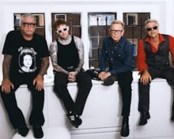 SEX PISTOLS And FRANK CARTER Cancel September/October 2025 North American Tour Due To STEVE JONES's Broken Wrist