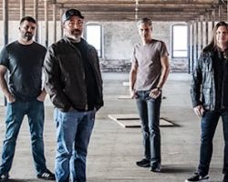MIKE MUSHOK On Touring With STAIND: 'I'm Just Really Happy To Be Doing It Again And Be Back Working'