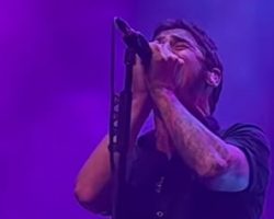 Watch: GODSMACK's SULLY ERNA Covers METALLICA, ALICE IN CHAINS, LED ZEPPELIN, THE BEATLES At Uncasville Concert