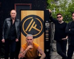 BILLY SHEEHAN Is 'Really Excited' About His New Project THE FELL: 'It's Heavy, And The Vocals Are Great'