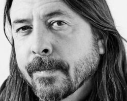 Watch: DAVE GROHL Honored For His Community Volunteer Work At 'Hope In The City Of Angels' Gala
