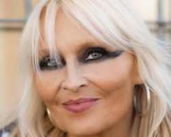 DORO PESCH: 'I Love To Make The Fans Happy And Give Them All I've Got And Empower Them'
