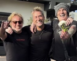 SAMMY HAGAR Explains Viral Video With CHAD KROEGER And TOMMY LEE, Says He Will Guest On Next NICKELBACK Album