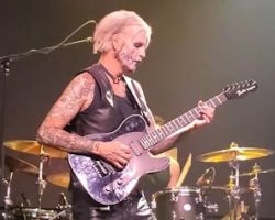 Watch: JOHN 5 Performs MÖTLEY CRÜE Medley At Roseville, California Concert