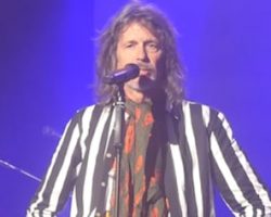 Watch: KELLY HANSEN Says Emotional Goodbye To FOREIGNER At His Final Show With The Band