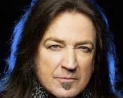 STRYPER's MICHAEL SWEET On Songwriting Process: 'I Pray When I'm Writing, But I Could Always Pray More'