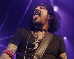 NIKKI SIXX Explains MÖTLEY CRÜE's Lighter Touring Schedule, Says He Wants To Spend More Time With His Family