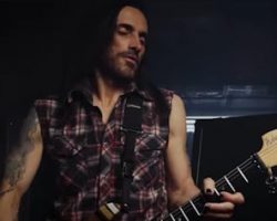 EXTREME's NUNO BETTENCOURT Announces First-Ever 'Six String Sanctuary'