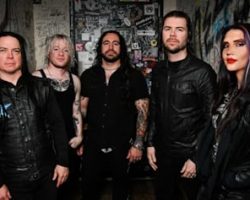 SALIVA Teams Up With Ex-HINDER Frontman AUSTIN JOHN WINKLER On New Single 'Too Broke To Fix'