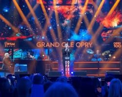 Watch: SHINEDOWN Makes Grand Ole Opry Debut, Surprises Crowd With Performance Of New Song 'Searchlight'