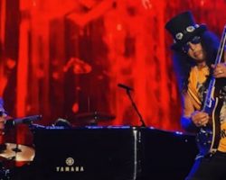 SLASH Says New GUNS N' ROSES Album Is 'Coming': 'Everybody Is Thinking About It'