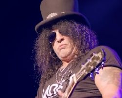 SLASH On ALEX LIFESON And GEDDY LEE's Decision To Tour As RUSH Again: 'I Think It's Wonderful'