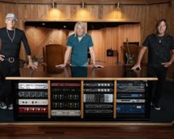 STEVE MORSE BAND Shares Music Video For 'TexUS' Featuring ERIC JOHNSON
