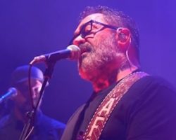 Watch: AARON LEWIS Dedicates 'Am I The Only One' To 'Patriot' CHARLIE KIRK Who 'Truly Believed In The Word Of God'