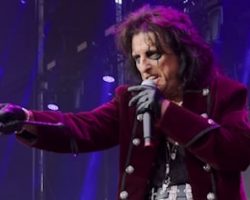 ALICE COOPER's Advice For Young Rock Musicians: 'Listen To THE BEATLES'