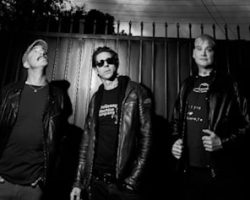 ALKALINE TRIO Shares 'Surprise Surprise', Third And Final TRAVIS BARKER-Produced Single